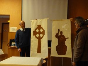 Présentation des voiles de l'ex-voto saint Colomban