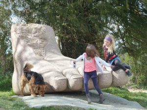 Le pied du premier moine celte débarquant en Bretagne